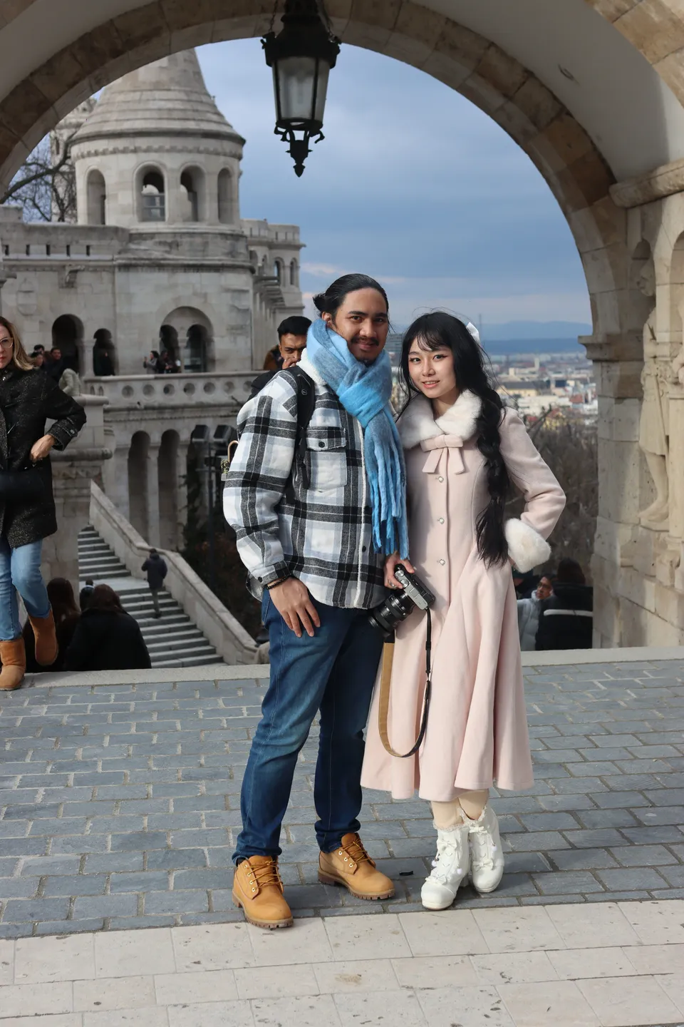 Couple framed by a stone arch